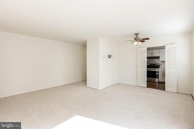 Building Photo - 10650 Weymouth St