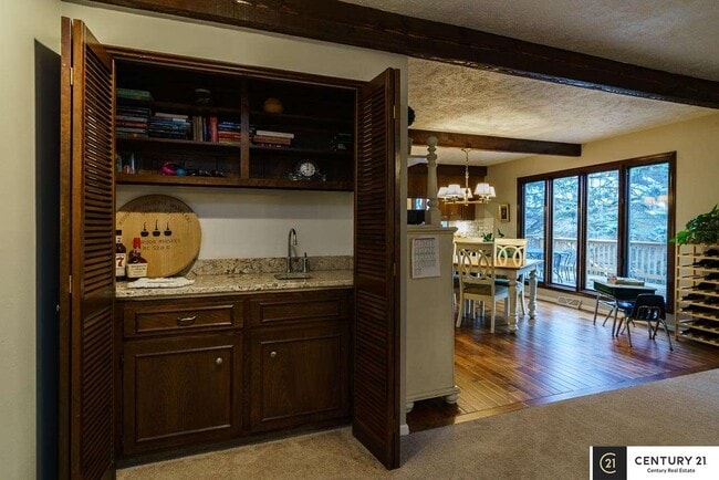 Building Photo - 845 Hidden Hills Dr