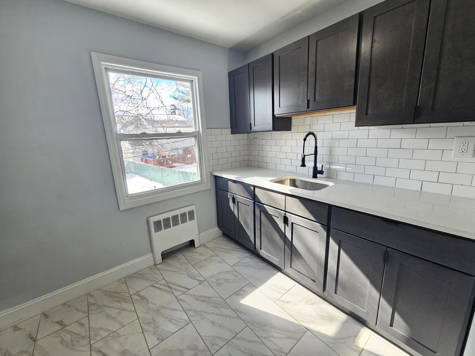 Building Photo - 353 S Center St