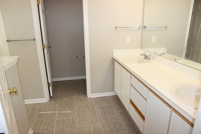 Building Photo - 1774 Weatherstone Dr