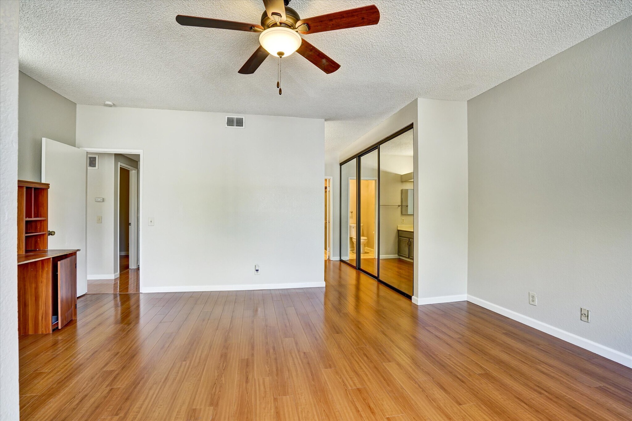 Building Photo - 3402 Pinewood Terrace