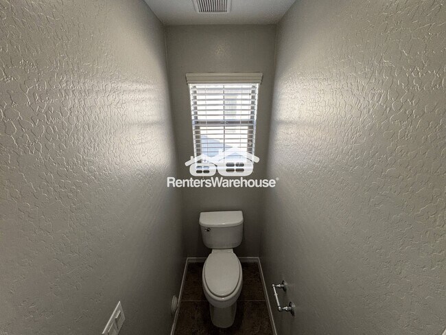 Building Photo - 1933 W Davis Rd