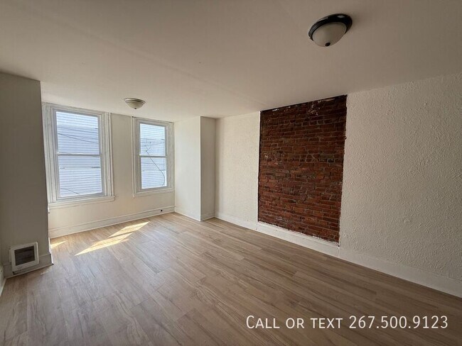 Building Photo - 2003 N 25th St