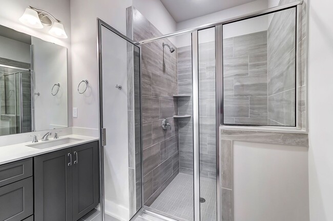 Building Photo - 3 Bedroom Townhome minutes from South End!