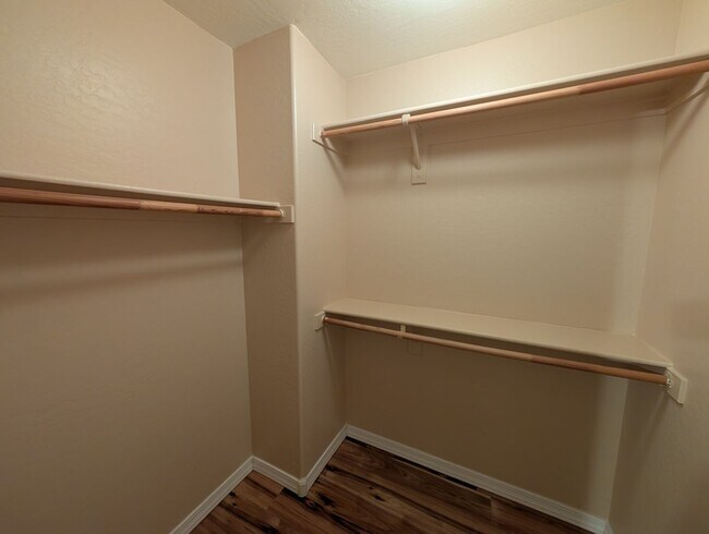 Building Photo - 4 Bedroom 3 Bathroom Circle Cross Ranch Home