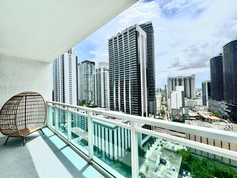 Building Photo - 951 Brickell Ave