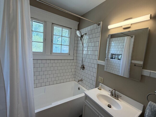 Building Photo - Newly Renovated 3 Bedroom, 2 Bathroom in the Heart of West Central