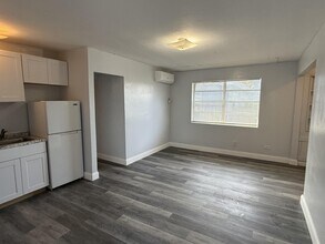 Building Photo - 131 E 27th St