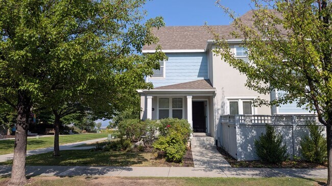 Building Photo - 10241 S Clarks Hill Dr