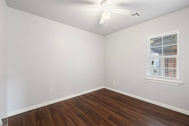 Building Photo - 4012 S Hudson Ave