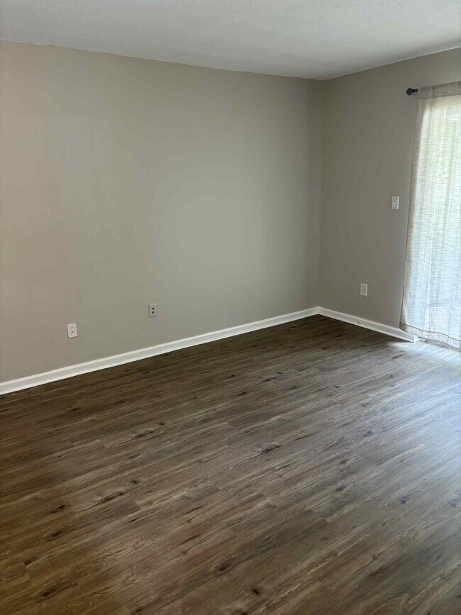 Building Photo - 405 Skyview Dr