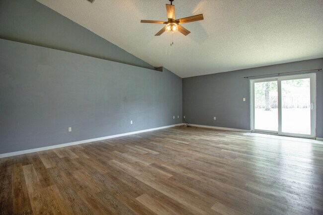 Building Photo - 4724 Whitewater Ln
