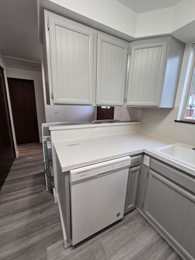 Building Photo - Tsoulouhas #1