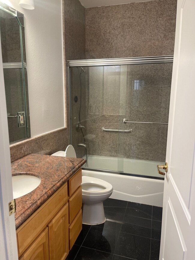 Building Photo - 326 S Euclid St