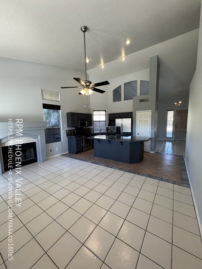 Building Photo - 3 Bed / 2 Bath Stunner with Private Pool a...