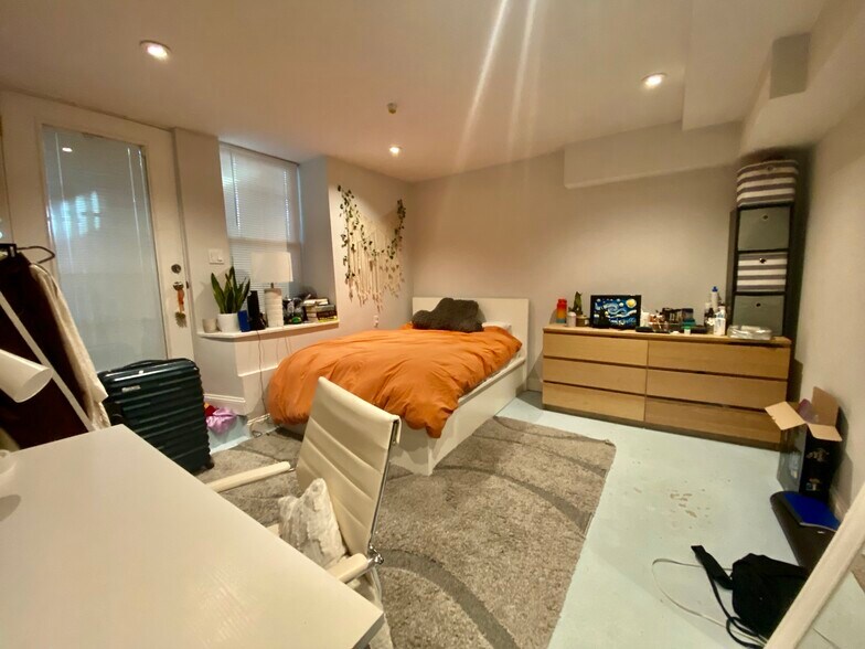 Building Photo - 14 Alleghany St