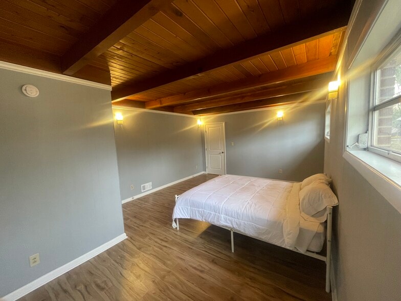 Building Photo - 1391 Jefferson Ave