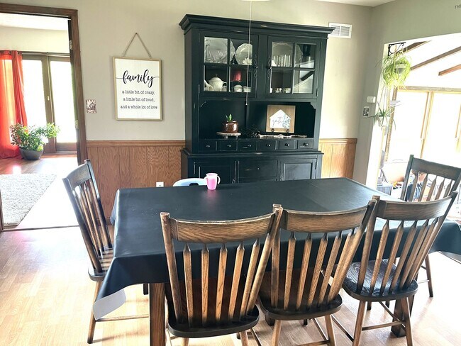 Building Photo - Spacious 4BR/3.5BA Single Family Home on 2...
