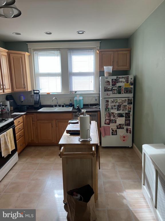 Building Photo - 655 Gerhard St