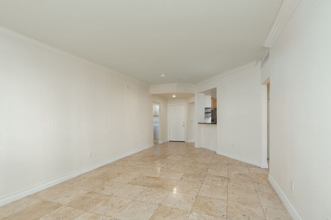 Building Photo - 210 E Flamingo Rd