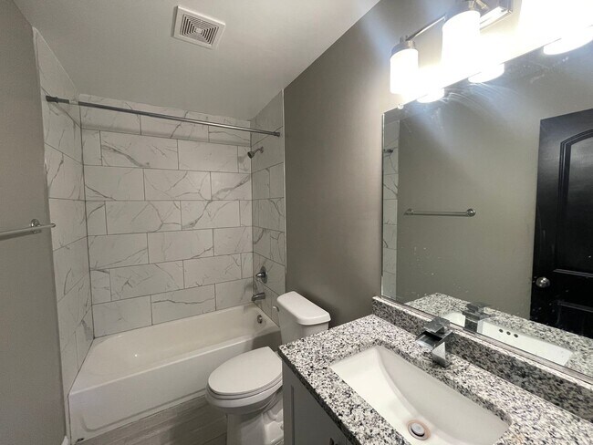 Building Photo - Blue Ridge Commons Townhome