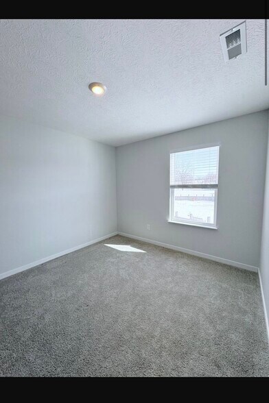 Building Photo - 382 Trinity Wy E