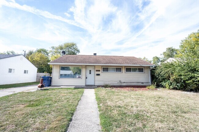 Building Photo - "Charming 3-Bed, 2-Bath Retreat in Indiana...
