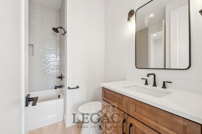 Building Photo - 1200 Phillips St