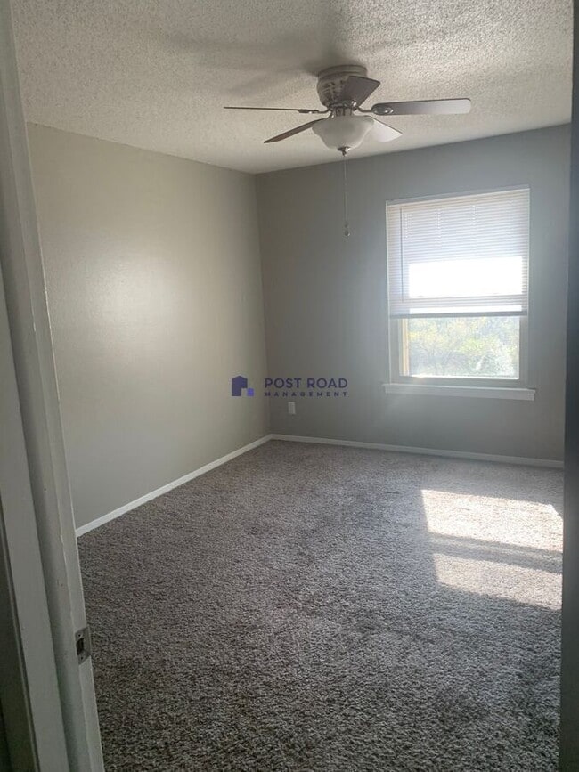 Building Photo - 2914 S Osage Ave