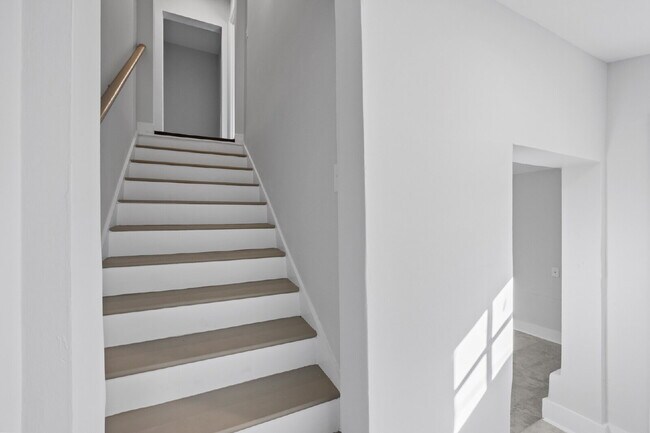 Building Photo - Carriage house in Twickingham