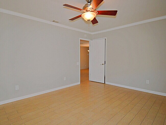 Building Photo - Cozy 3 bed 2 bath Cathedral City home