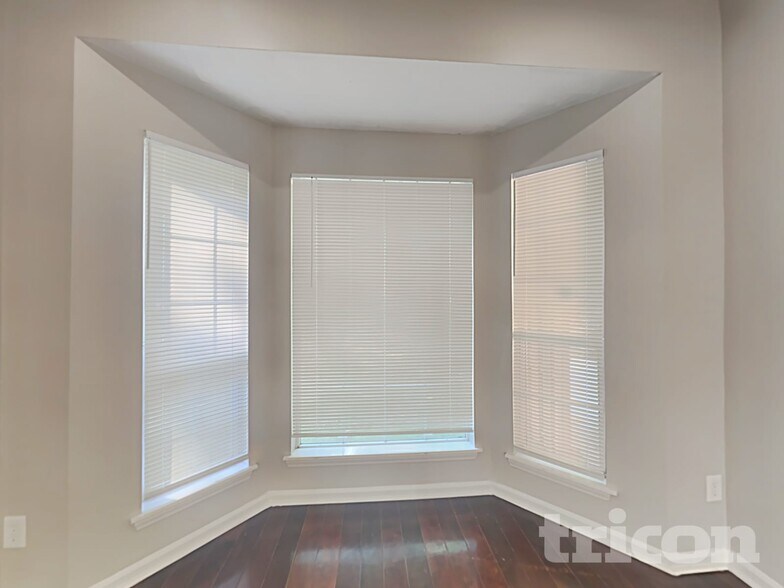 Building Photo - 404 Marcella Dr