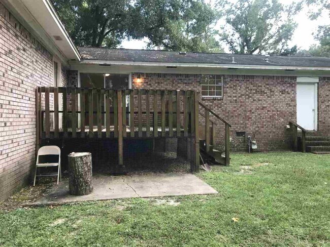 Building Photo - 2506 Waldemar Ln
