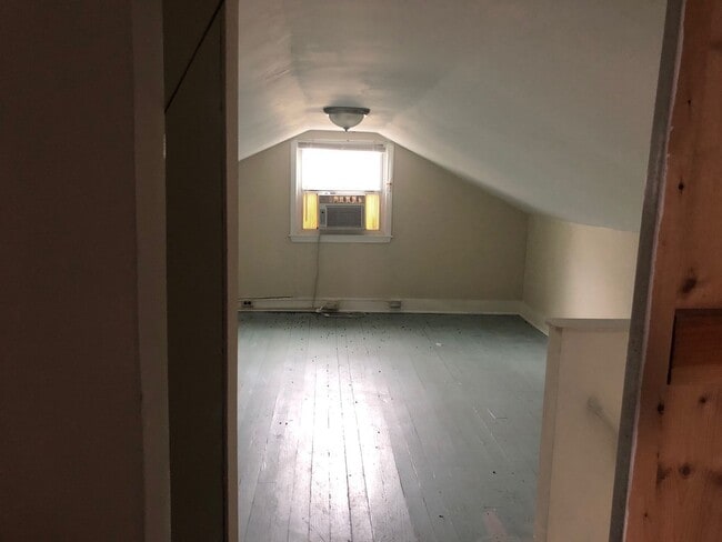 Building Photo - Great Emory Area Rental