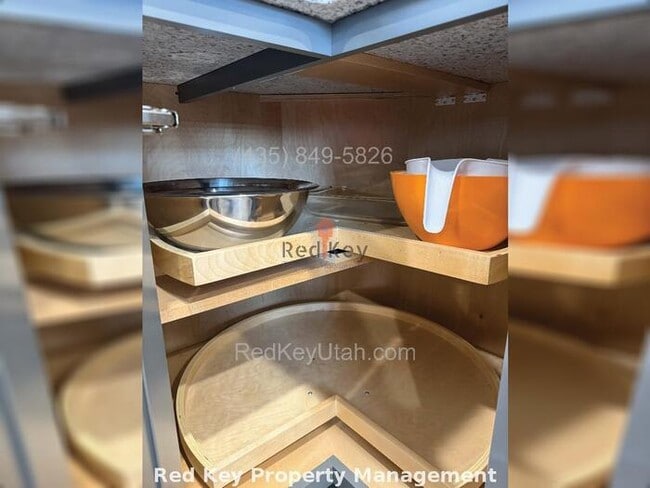 Building Photo - Adobe Rock Dr. Fully Furnished
