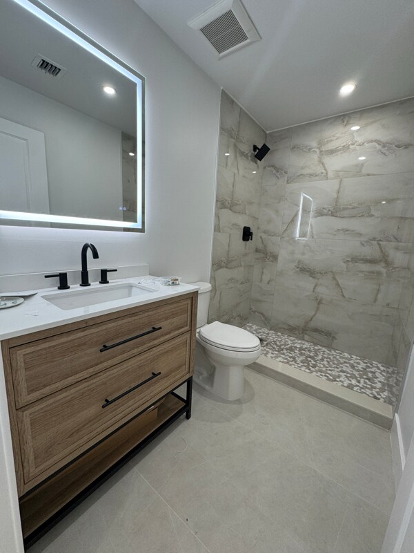 Building Photo - 1612 E River Dr