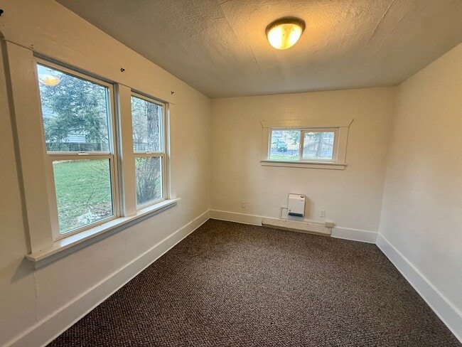 Building Photo - Charming 2-Bed, 1-Bath Home on a Huge Lot – $1,400/mo – Cheney, WA