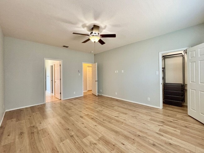 Building Photo - Welcome to this Big & Beautiful! 5 bed/3.5...