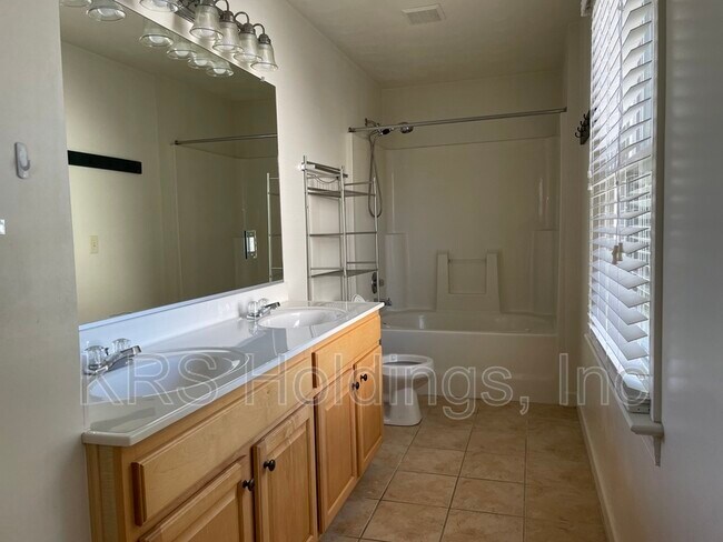 Building Photo - 3215 Omohundro Ave