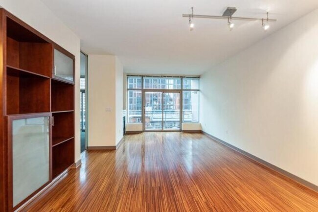 Building Photo - 1 bedroom in Seattle WA 98121