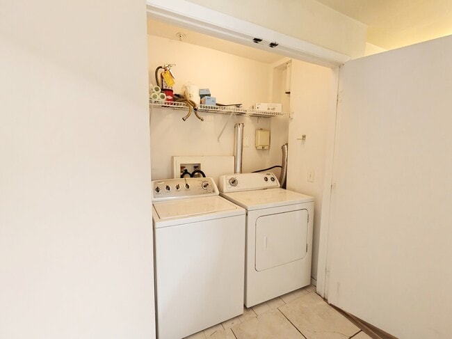 Building Photo - 4000 SW 23rd St