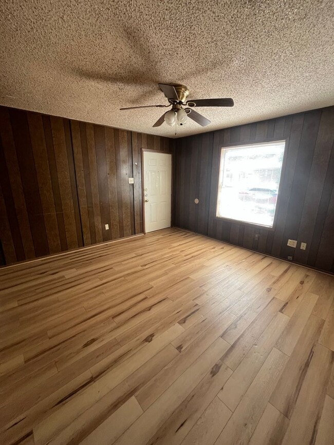 Building Photo - 3158 S 6th St