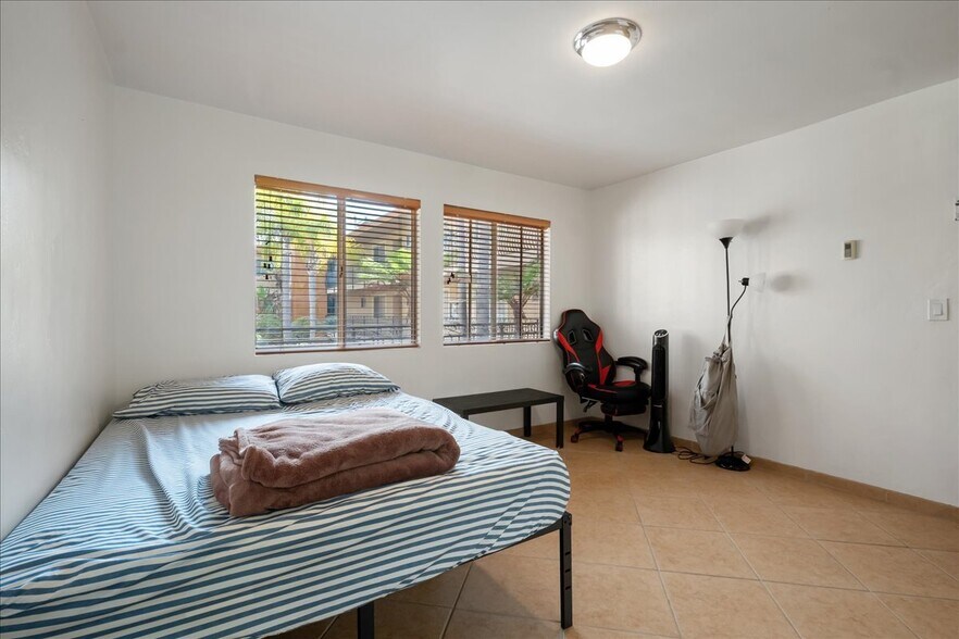 Building Photo - 7555 Linda Vista Rd