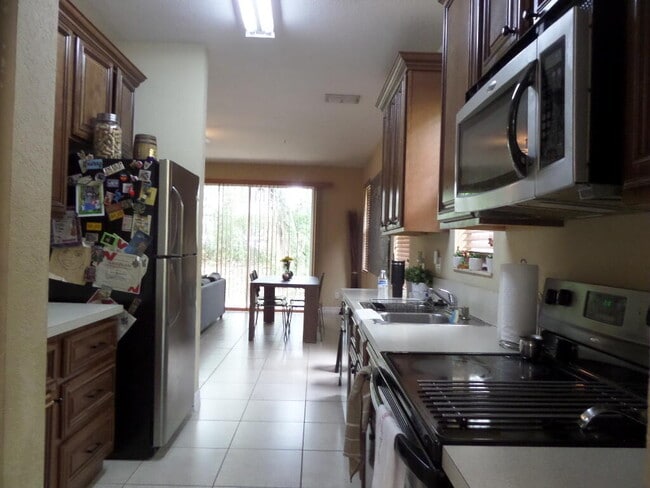 Building Photo - 829 Pipers Cay Dr
