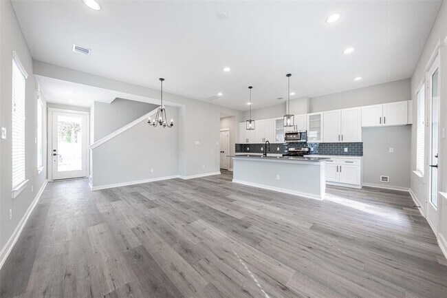 Building Photo - 8402 Berry Grn Ln