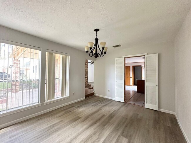 Building Photo - 6102 Howland Ct