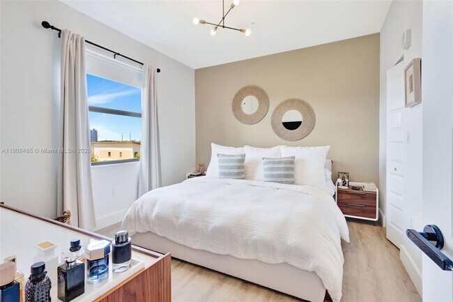 Building Photo - 8005 NW 104th Ave