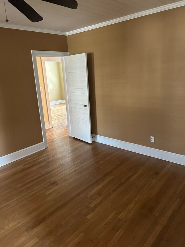Building Photo - CHARMER LOCATED IN THE HEART OF DOWNTOWN CONWAY