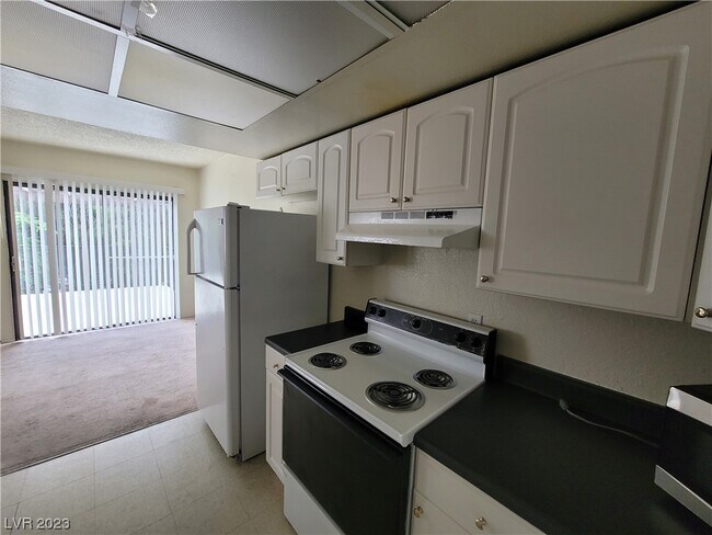 Building Photo - 241 Misty Isle Ln