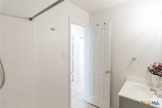 Building Photo - 3603 Woodrow Dr